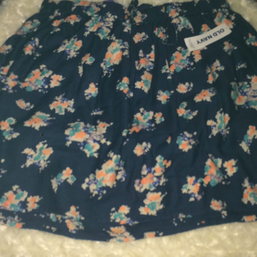 🌸BRAND NEW FLOWER SKIRT FROM OLD NAVY🌸